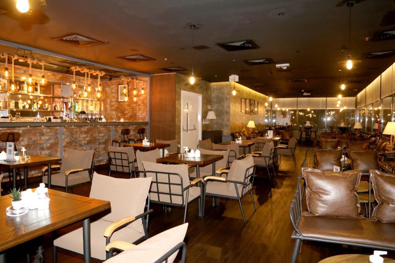 Saraya Corniche Hotel Ντόχα Εξωτερικό φωτογραφία Interior of a restaurant in Tokyo