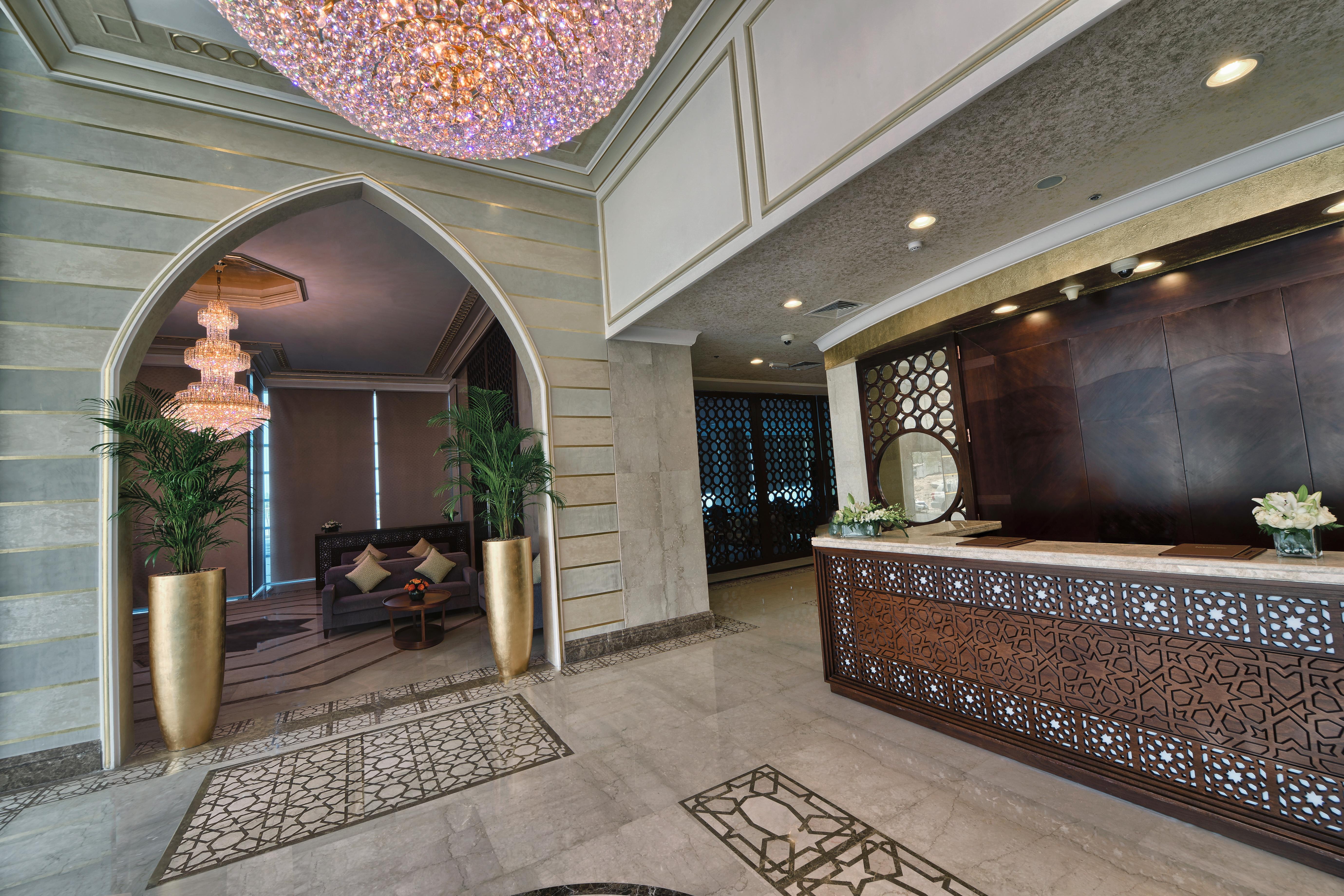 Saraya Corniche Hotel Ντόχα Εξωτερικό φωτογραφία The lobby of the hotel