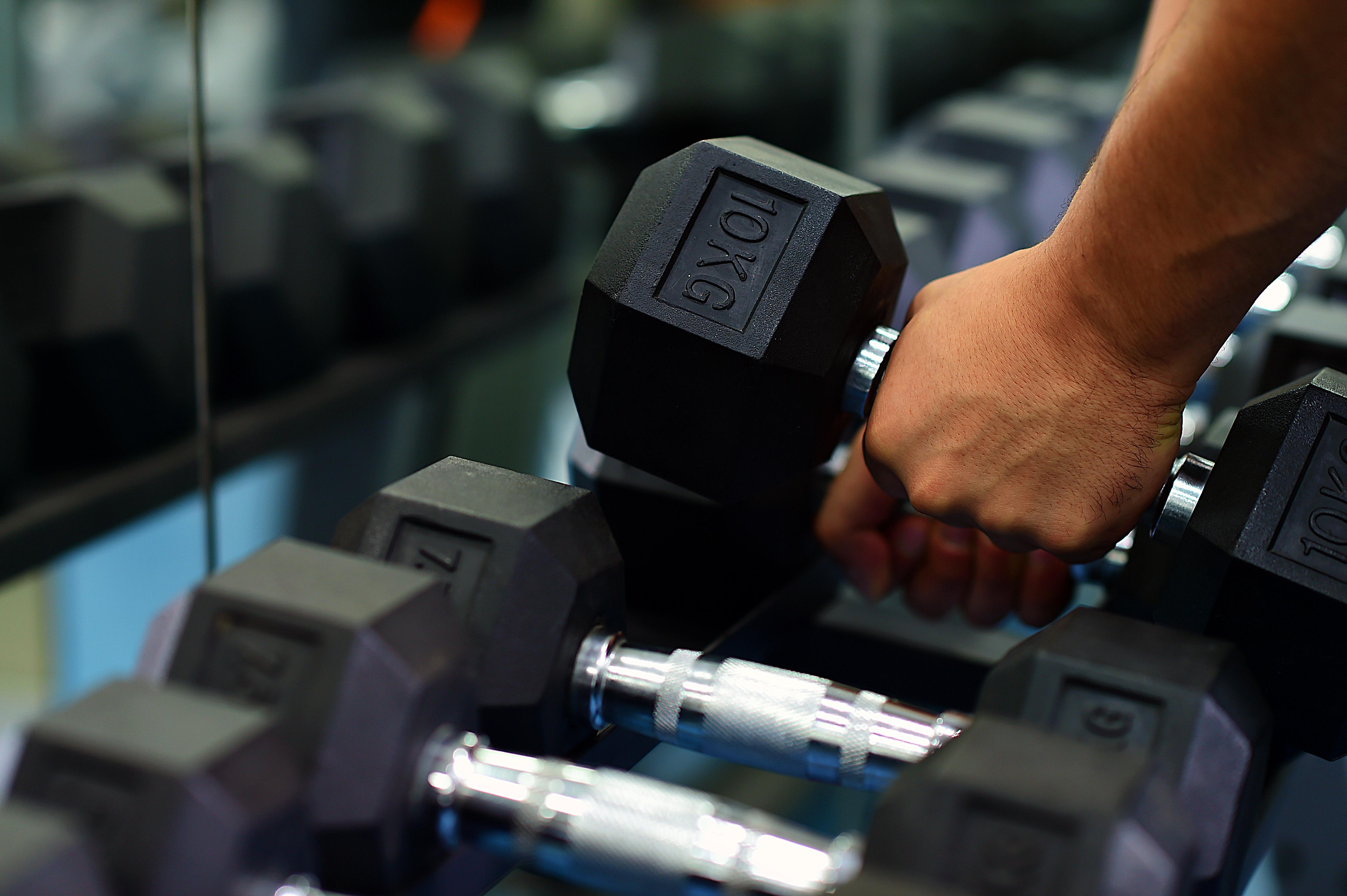 Saraya Corniche Hotel Ντόχα Εξωτερικό φωτογραφία A hand selecting a dumbbell