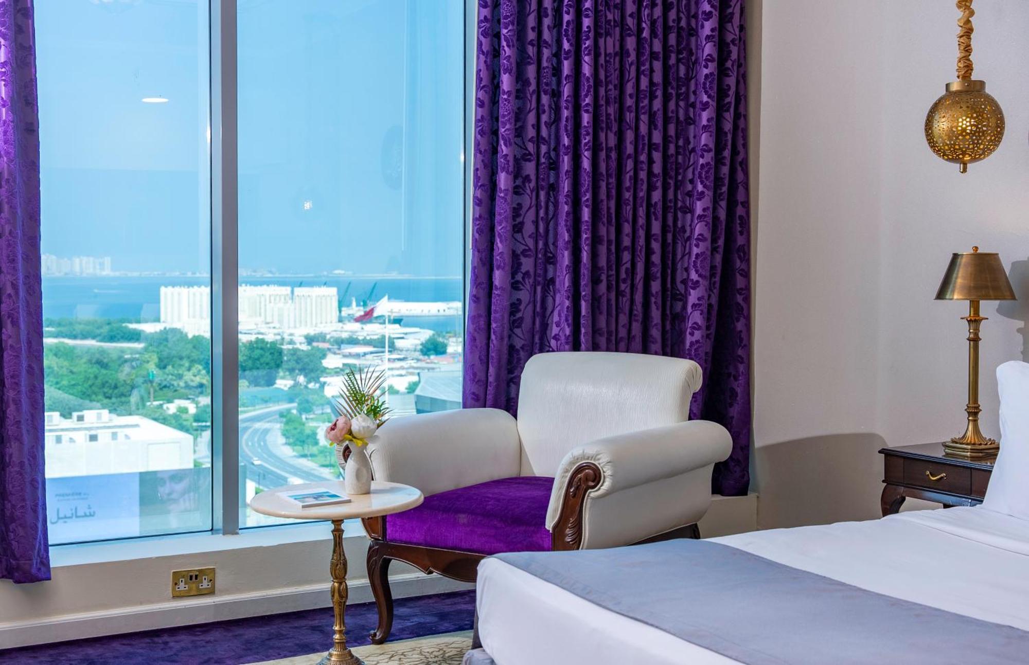 Saraya Corniche Hotel Ντόχα Εξωτερικό φωτογραφία A room at the hotel