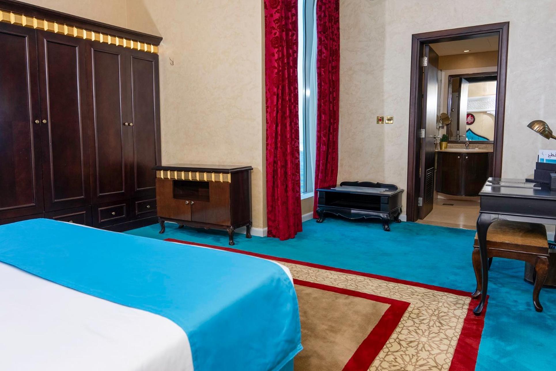 Saraya Corniche Hotel Ντόχα Εξωτερικό φωτογραφία A room at the hotel